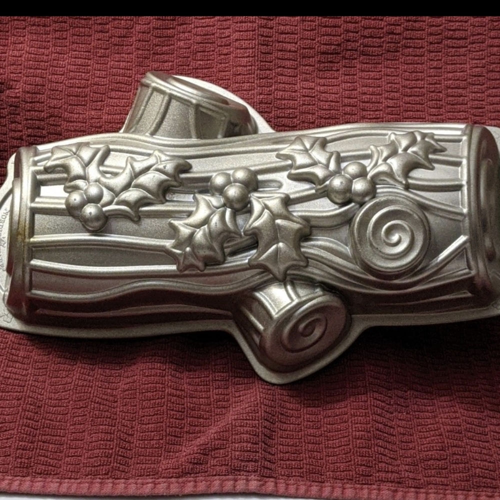 Nordic Ware Yule Log Pan.